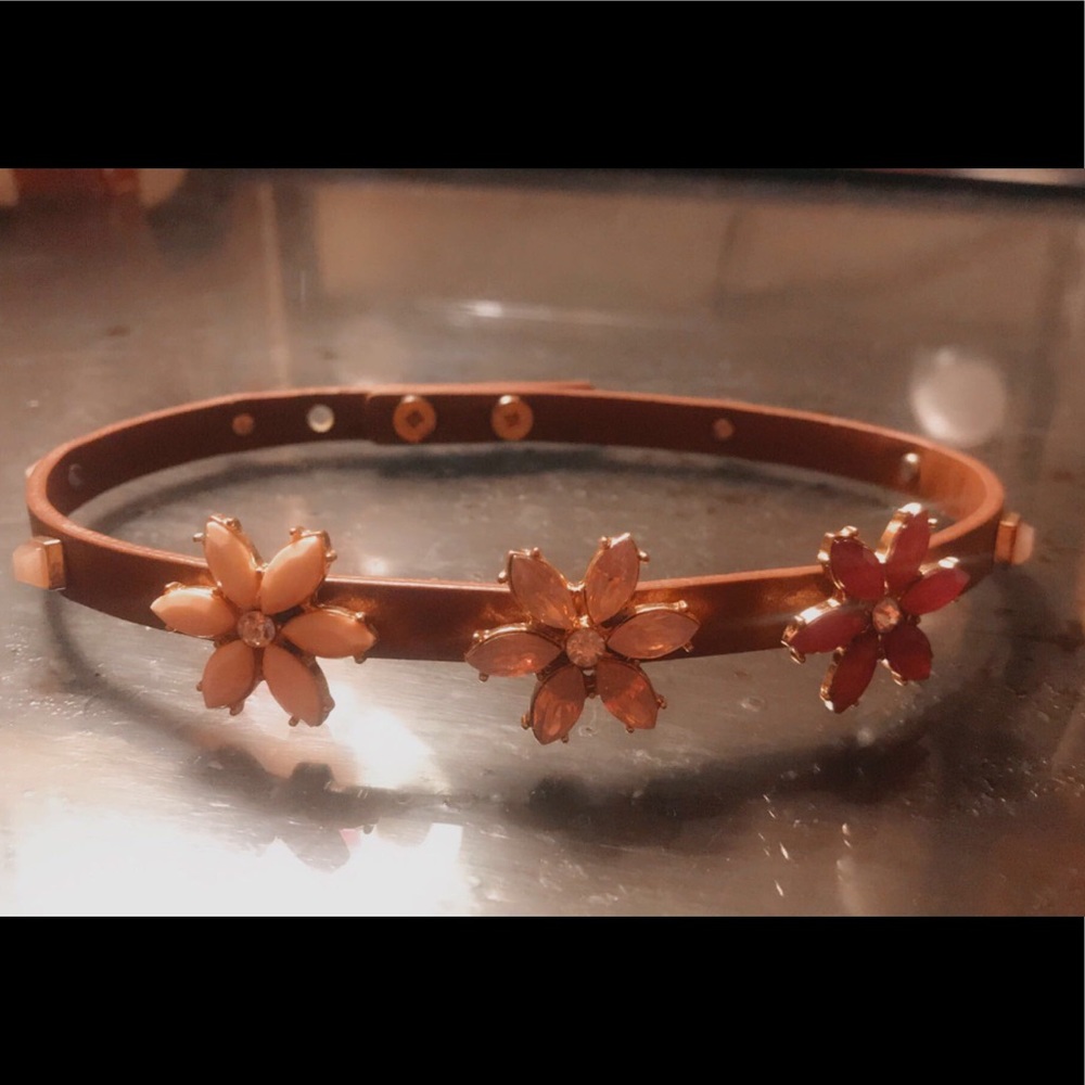 Choker with flowers